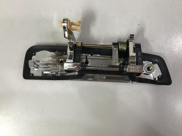 Tay mở cửa ngoài sau trái Mitsubishi Lancer 1997-2001