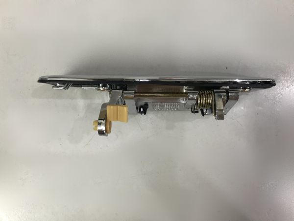 Tay mở cửa ngoài sau trái Mitsubishi Lancer 1997-2001