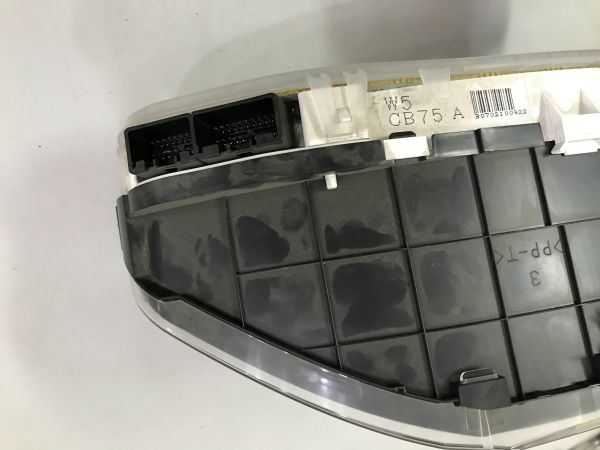 Đồng hồ taplo bãi Ford Laser 1.8 số sàn MT