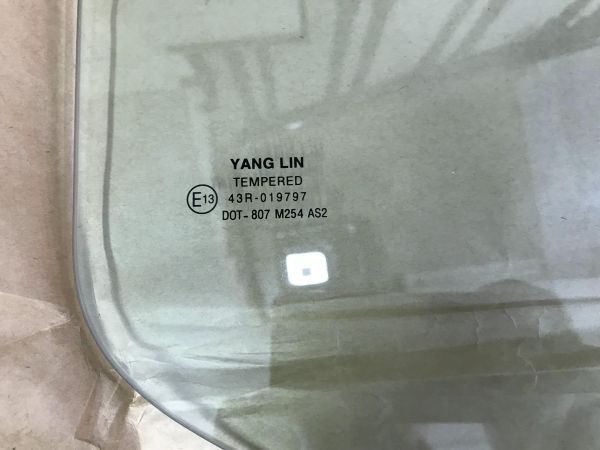 Kính cửa sau phải Chevrolet Colorado bán tải 2016-2019