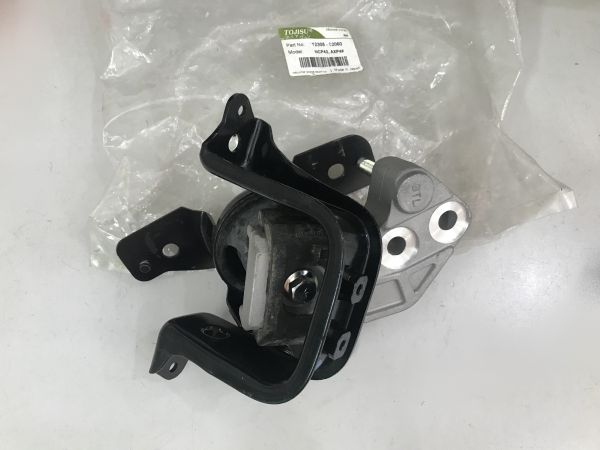 Cao su chân máy bên phải Toyota Vios 2003-2007