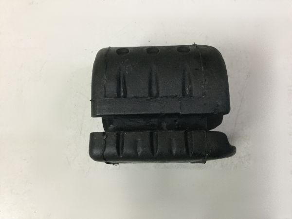 Cao su càng a trước to Nissan Bluebird U13, 1993-1998