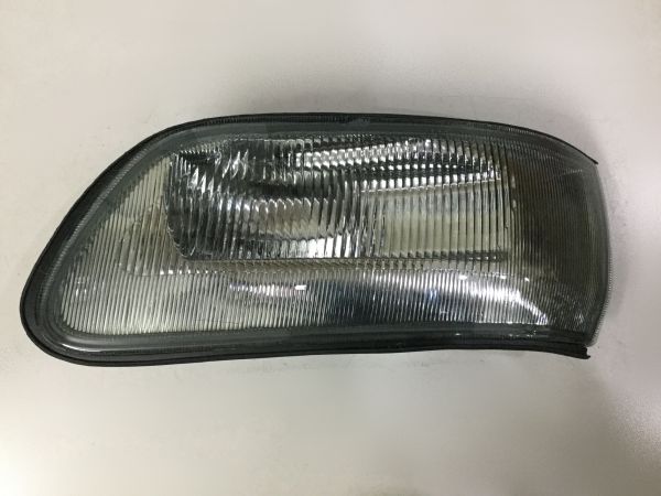 Đèn xi nhan trái Nissan Bluebird U12 1990-1992