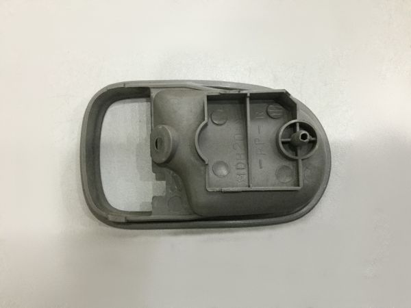 Ốp tay mở trong phải Mazda 626, 2001-2004