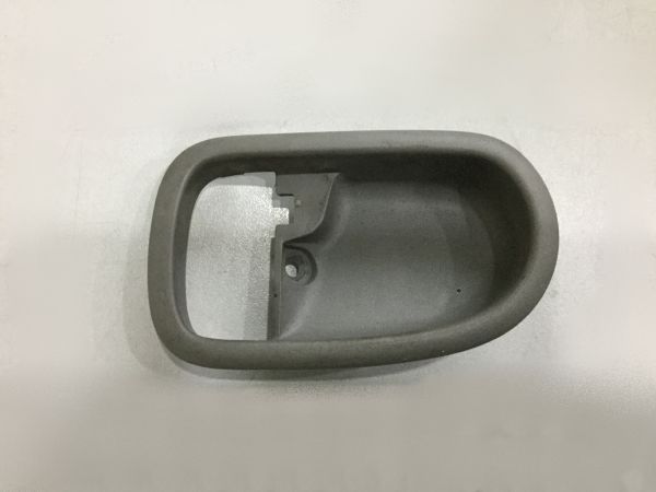 Ốp tay mở trong phải Mazda 626, 2001-2004