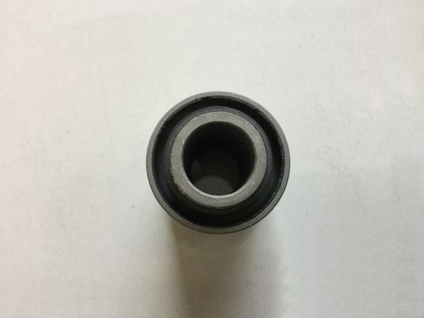 Cao su càng a trước nhỏ Nissan Bluebird U12 1990-1992