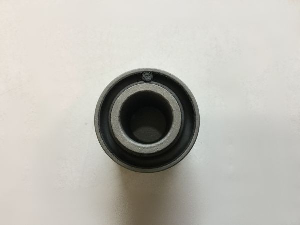 Cao su càng a trước nhỏ Nissan Bluebird U12 1990-1992