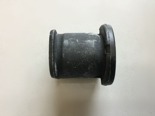 Cao su càng a to Nissan Bluebird U12 1990-1992