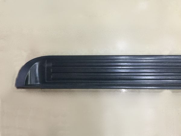 Bậc lên xuống phải (có chân đỡ) Chevrolet Colorado