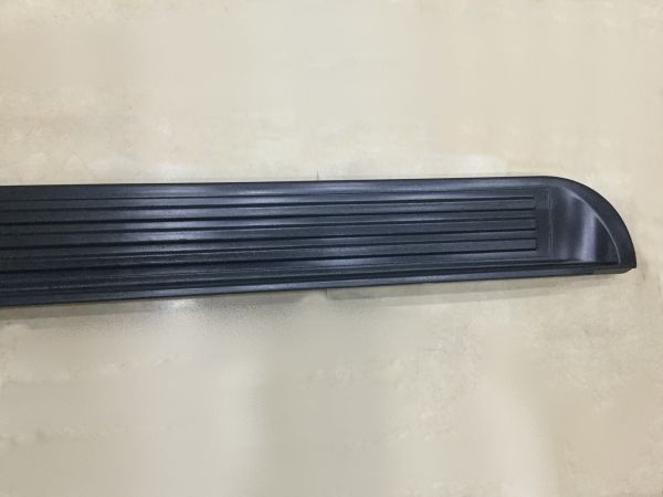 Bậc lên xuống phải (có chân đỡ) Chevrolet Colorado