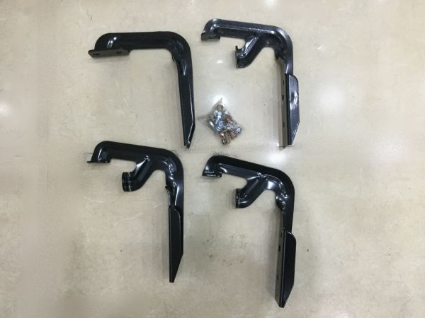 Bậc lên xuống phải (có chân đỡ) Chevrolet Colorado
