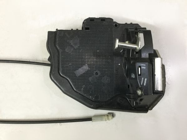 Khóa ngậm sau phải bãi Toyota Vios 2008-2013