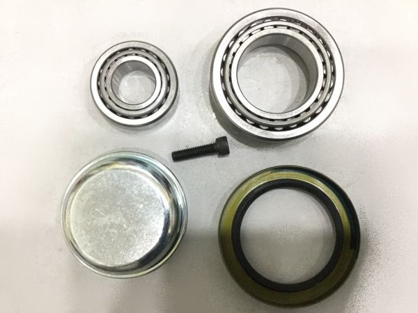 Bộ bi + phớt phanh trước Mercedes E240 2002-2007 