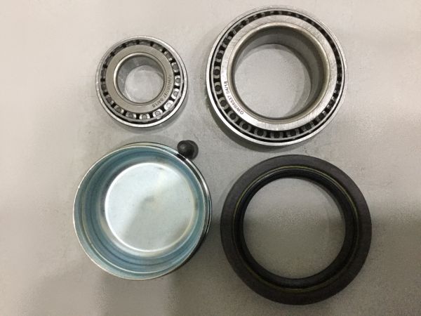 Bộ bi + phớt phanh trước Mercedes E240 2002-2007 