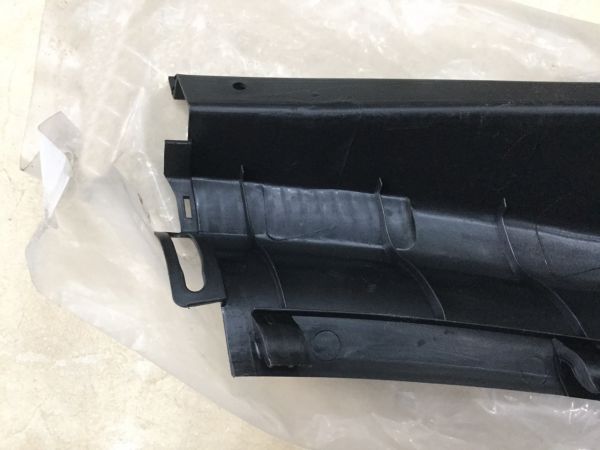 Ốp chân kính chắn gió trái Chevrolet Spark 2009-2011