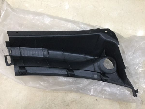 Ốp chân kính chắn gió trái Chevrolet Spark 2009-2011