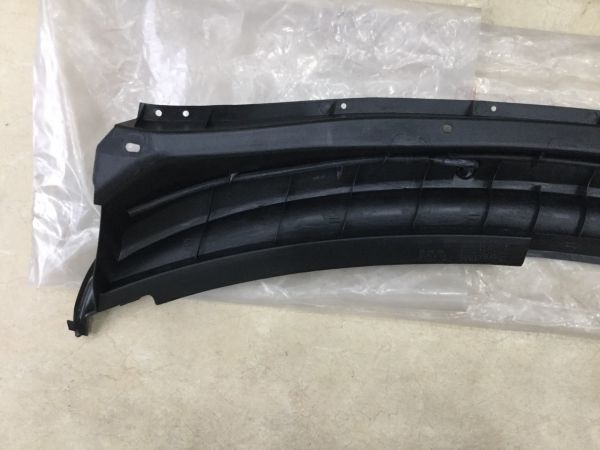 Ốp chân kính chắn gió phải Chevrolet Spark 2009-2011