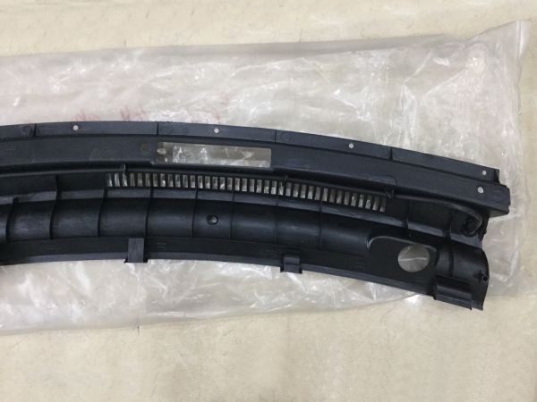 Ốp chân kính chắn gió phải Chevrolet Spark 2009-2011