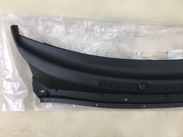 Ốp chân kính chắn gió phải Chevrolet Spark 2009-2011