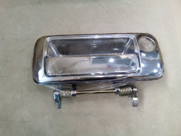 Tay mở ngoài trước phải ( mạ) Toyota Cresta ,1988-1992