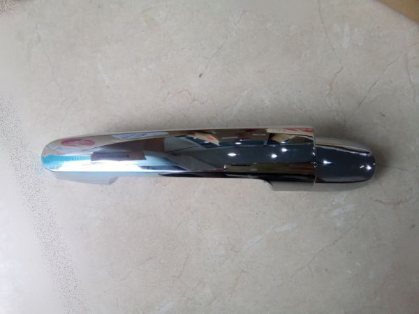 Tay mở ngoài trước phải (mạ crom), có cả phần dài và ngắn Toyota Ipsum,2001-2009