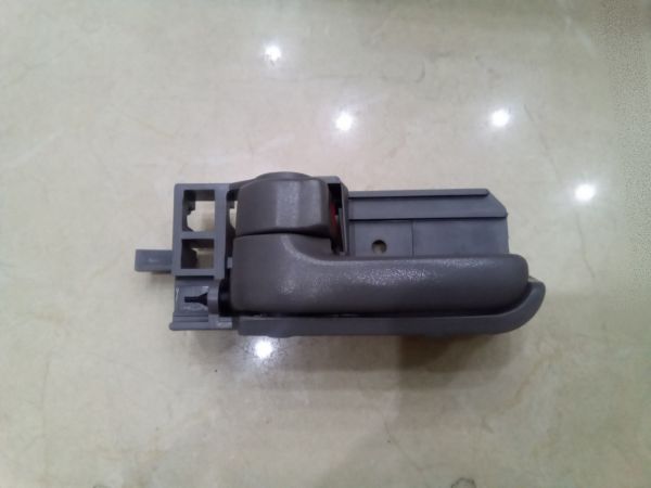 Tay mở trong trái ( xám) (trước=sau) Toyota Wish ,2003-2009