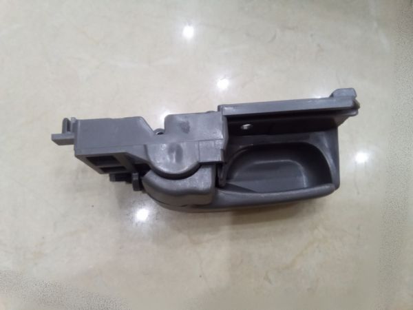 Tay mở trong trái ( xám) (trước=sau) Toyota Wish ,2003-2009
