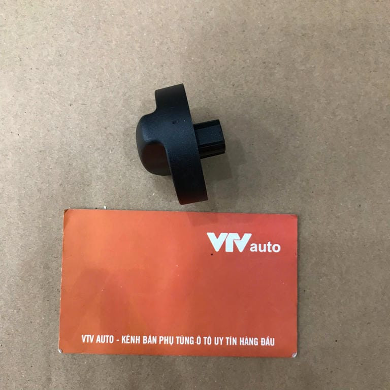 Núm Chỉnh Gió Điều Hòa, Giữa Mazda 6 Đời 03-08, Oem: GV3A-61-195