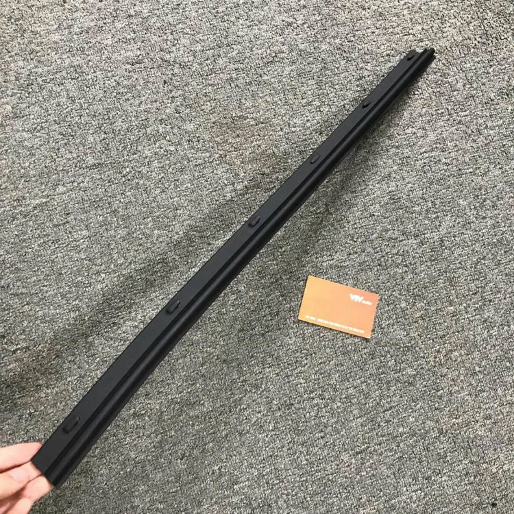 Nẹp Chân Kính Trong Sau Phải, Đen (Saiya) Toyota Hilux  2005-2015, Fortuner 2008-2016