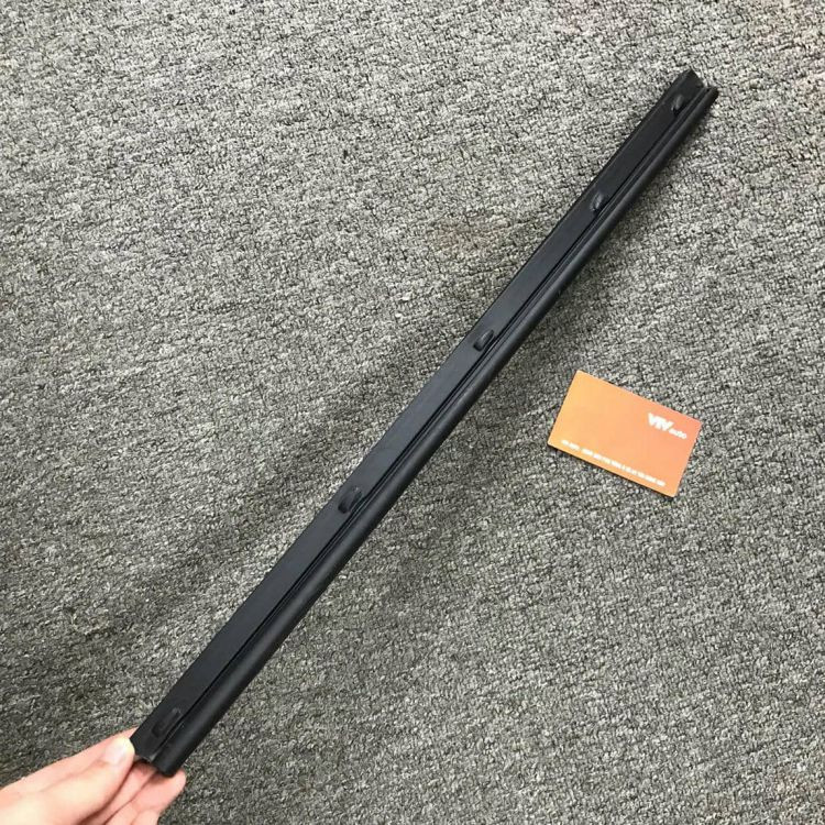 Nẹp Chân Kính Trong Sau, Trái, Đen (Saiya) Toyota Hilux  2006-2015
