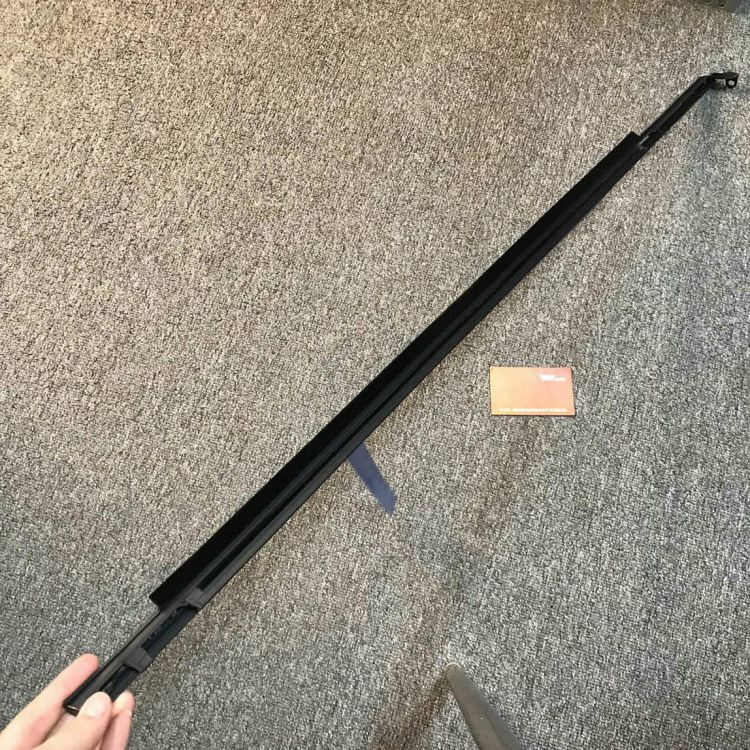 Nẹp chân kính ngoài trước trái, có mạ Toyota Corolla 1998-2001