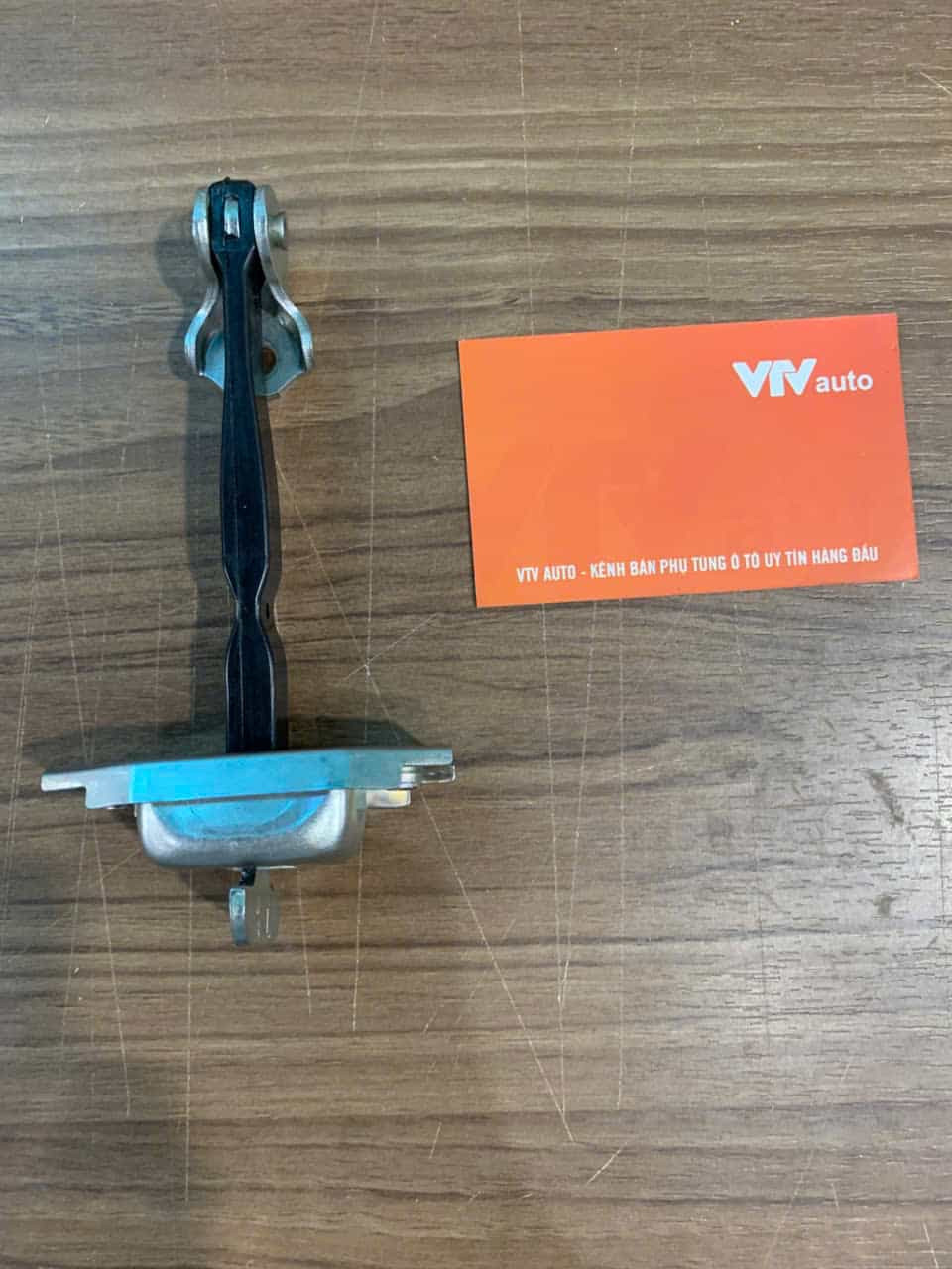 Hãm Cửa Sau Innova, Vios, Altis 03-13, Rav-4 07-12 I 68630-0K011
