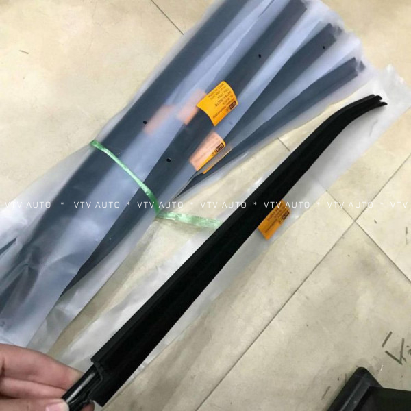 Nẹp Chân Kính Ngoài Sau Trái - Đen (Saiya) Toyota Hilux 2005-2015
