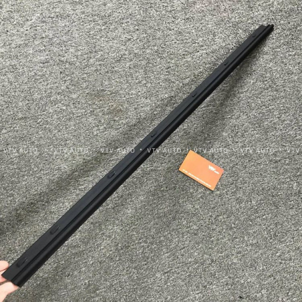 Nẹp Chân Kính Trong Trước, Trái, Đen (Saiya) Toyota Hilux  2005-2015, Fortuner 2008-2016
