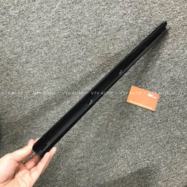 Nẹp Chân Kính Trong Sau, Trái, Đen (Saiya) Toyota Hilux  2006-2015
