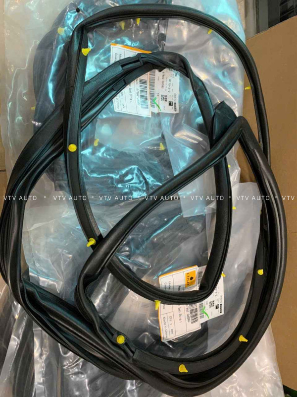 Gioăng Xốp Trên Cánh Cửa Trước Trái Camry  07-11