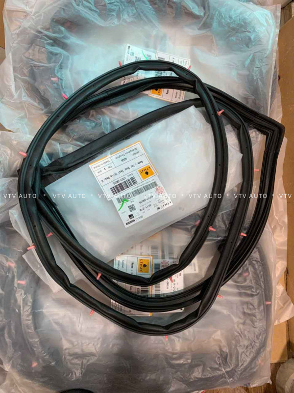 Gioăng Xốp Trên Cánh Cửa Sau Phải Rav4 06-12