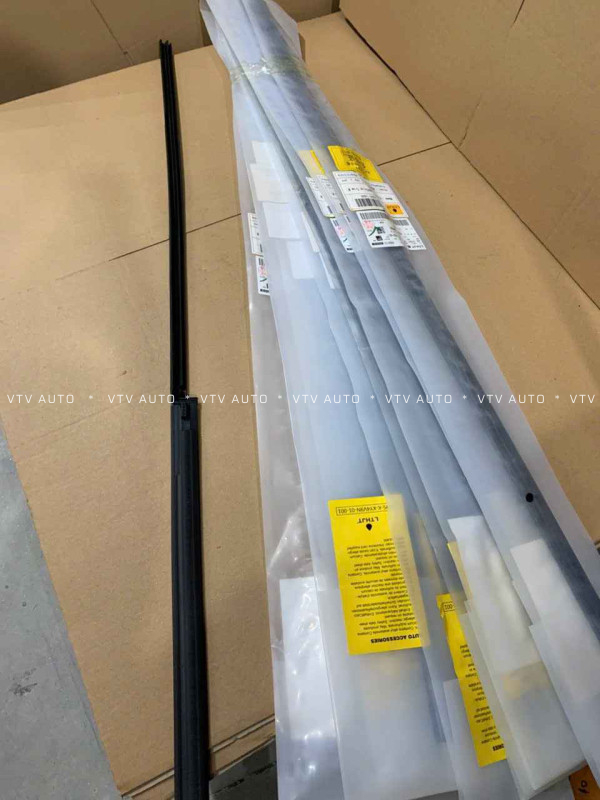 Nẹp Mép Chân Kính Gió Trước, Bên Phải Rav4 06-12