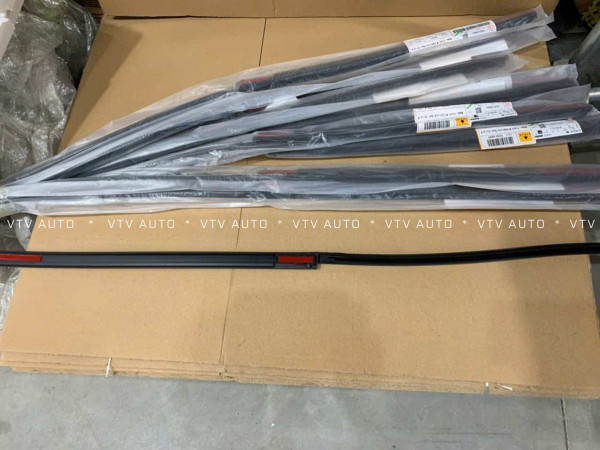 Gioăng Nẹp Mép Chân Kính Chắn Gió Trước Phải Prado 03-08