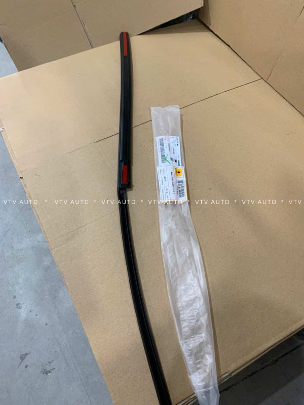 Gioăng Nẹp Mép Chân Kính Chắn Gió Trước Trái Toyota Prado 03-08