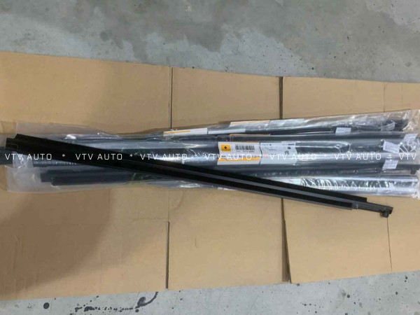 Nẹp Chân Kính Ngoài Trước Phải, Có Mạ Lexus Lx570 09-20
