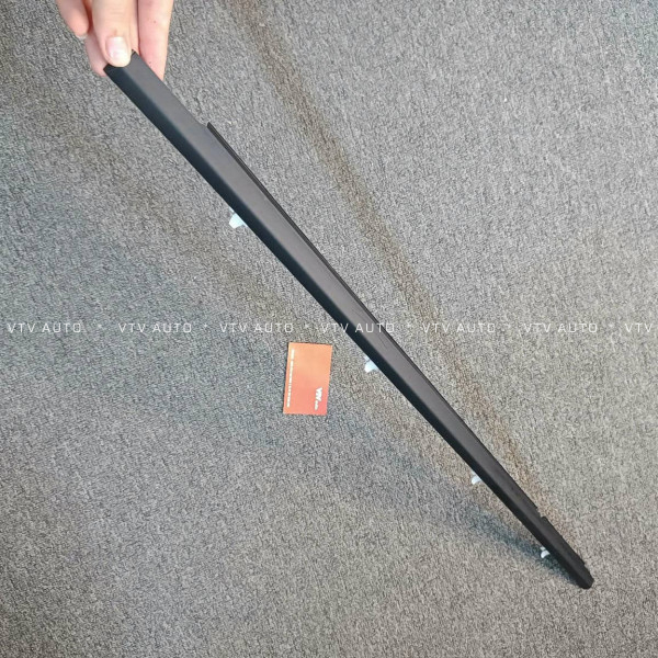 Nẹp chân kính ngoài sau trái, có mạ Toyota Corolla 1992-1997