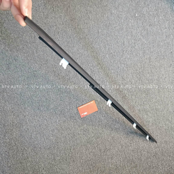 Nẹp chân kính ngoài sau phải, có mạ Toyota Corolla 1992-1997